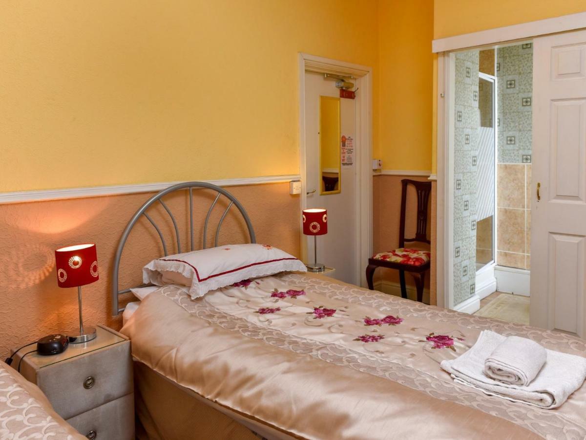 The Warren Guest House Карлайл Екстериор снимка